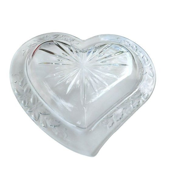 Mikasa Vintage Crystal Heart‎ Shape Dish Frosted Raised leaves 13in - Picture 8 of 12
